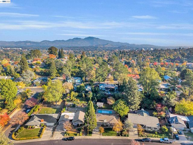 2421 2421 Mallard Dr, Walnut Creek, CA 94597
