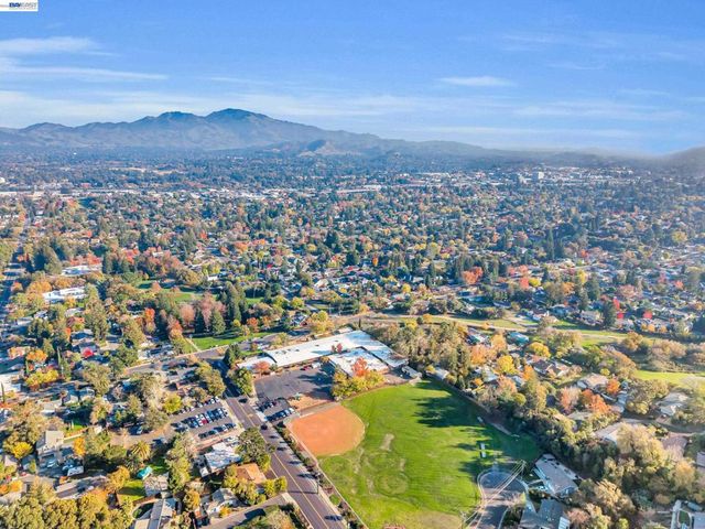 2421 2421 Mallard Dr, Walnut Creek, CA 94597