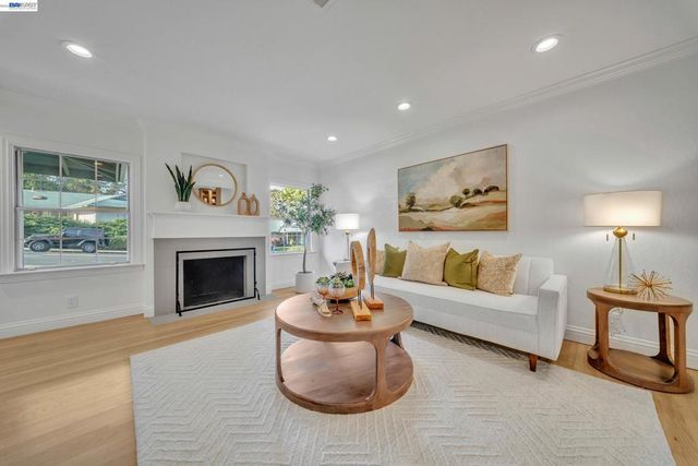 2421 2421 Mallard Dr, Walnut Creek, CA 94597