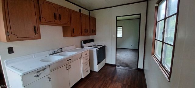 225 Ohio Avenue, Mcdonald, OH 44437