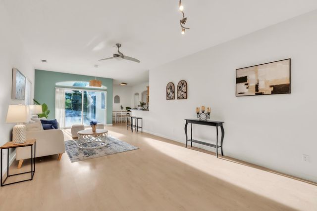 3905 Apple Blossom Way, Carmichael, CA 95608