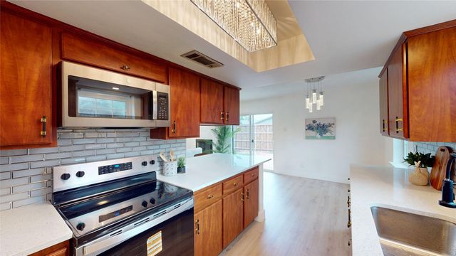 4122 Victoria Street, Irving, TX 75062