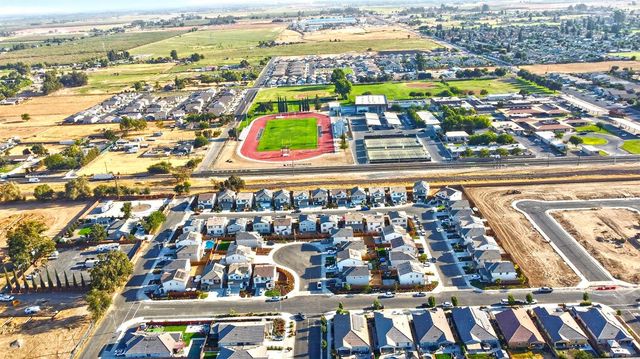 6421 Maple Leaf Ln, Riverbank, CA 95367