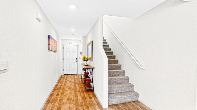 6421 Maple Leaf Ln, Riverbank, CA 95367