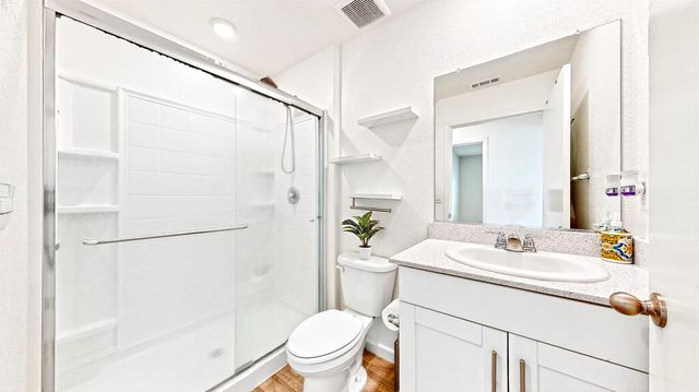 6421 Maple Leaf Ln, Riverbank, CA 95367