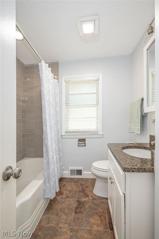 7570 Richmond Road, Oakwood Village, OH 44146