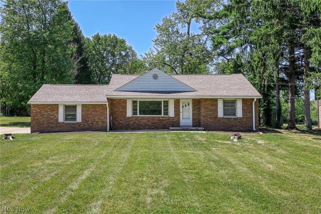 7570 Richmond Road, Oakwood Village, OH 44146