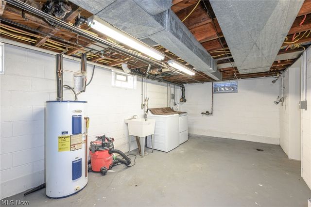 7570 Richmond Road, Oakwood Village, OH 44146