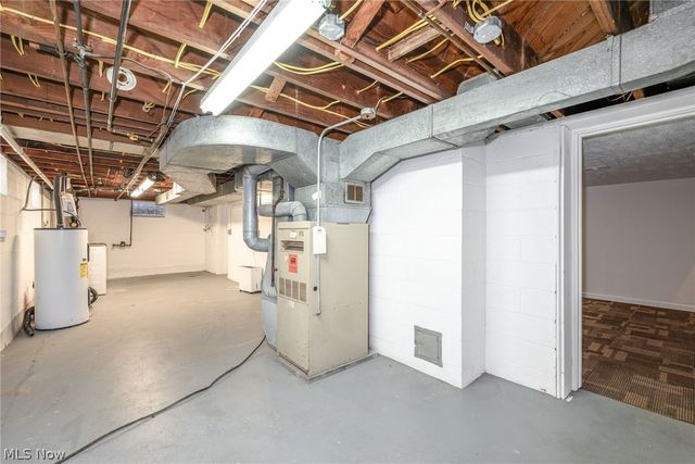 7570 Richmond Road, Oakwood Village, OH 44146