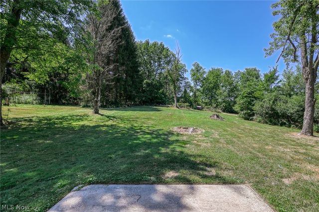 7570 Richmond Road, Oakwood Village, OH 44146