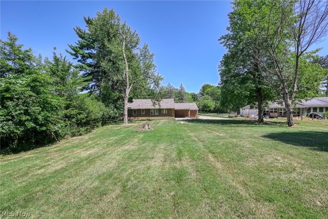 7570 Richmond Road, Oakwood Village, OH 44146