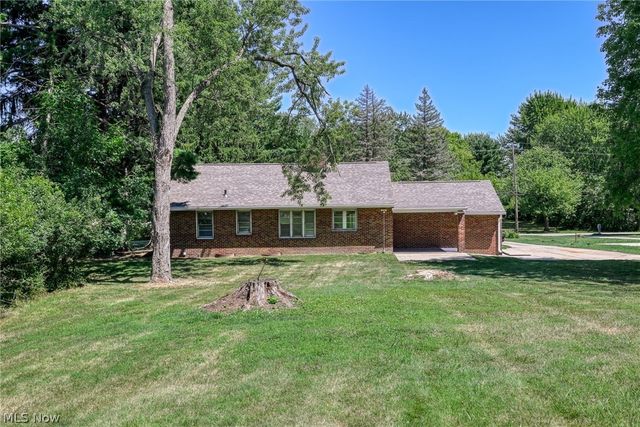 7570 Richmond Road, Oakwood Village, OH 44146