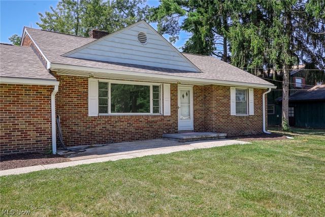 7570 Richmond Road, Oakwood Village, OH 44146