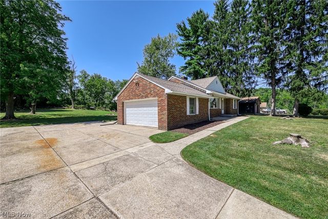 7570 Richmond Road, Oakwood Village, OH 44146