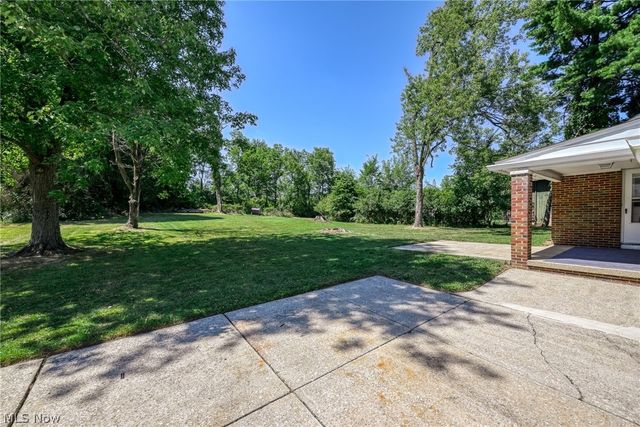 7570 Richmond Road, Oakwood Village, OH 44146