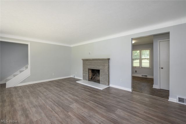 7570 Richmond Road, Oakwood Village, OH 44146