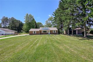 7570 Richmond Road, Oakwood Village, OH 44146