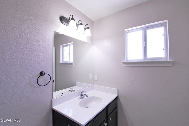 610 VILLAS DEL VALLE Drive, Socorro, TX 79927