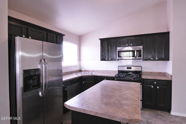 610 VILLAS DEL VALLE Drive, Socorro, TX 79927