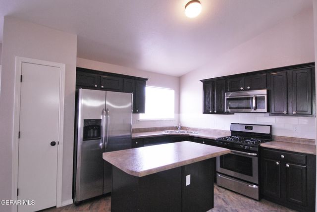 610 VILLAS DEL VALLE Drive, Socorro, TX 79927