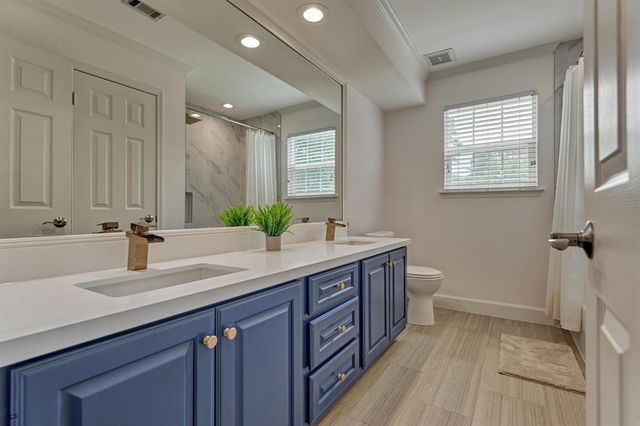105 Treescape Circle, The Woodlands, TX 77381