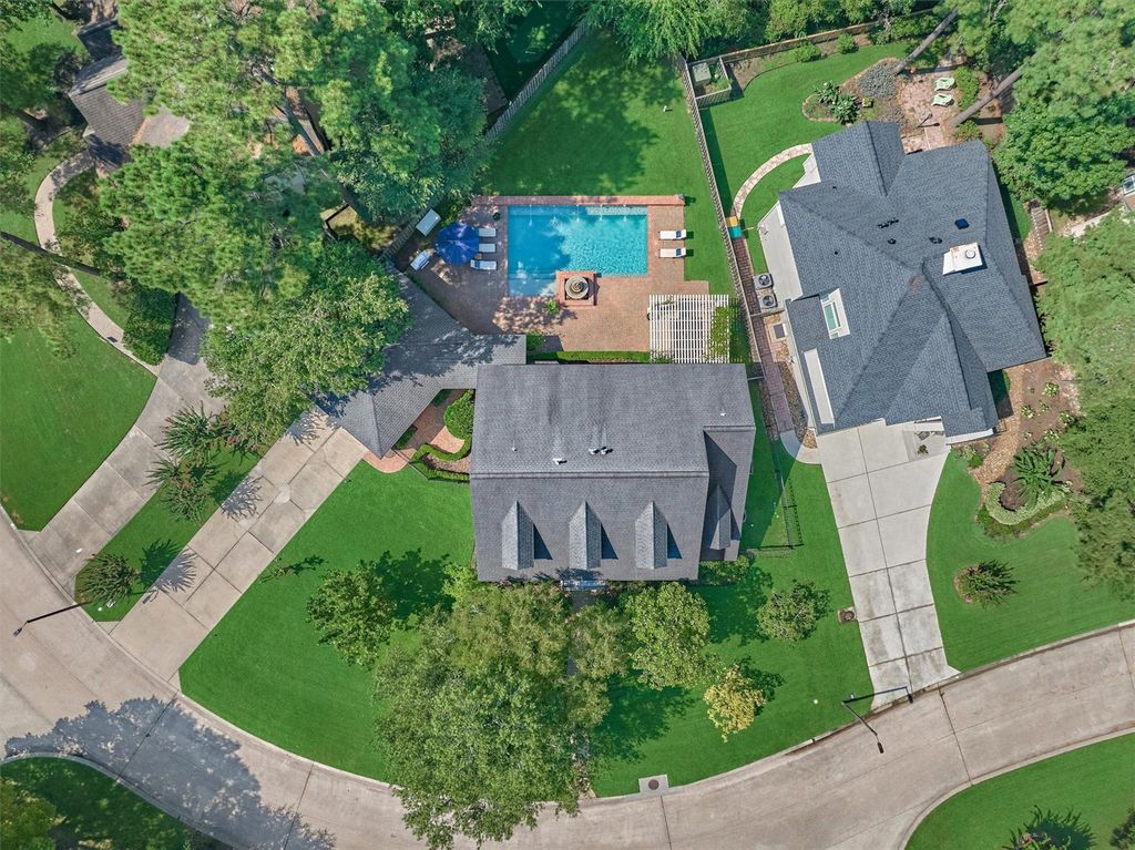 105 Treescape Circle, The Woodlands, TX 77381