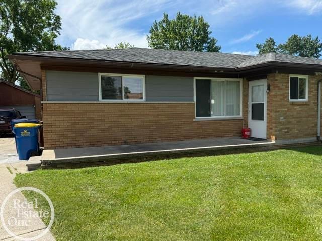 27550 E Schiller Street, Chesterfield Twp, MI 48047