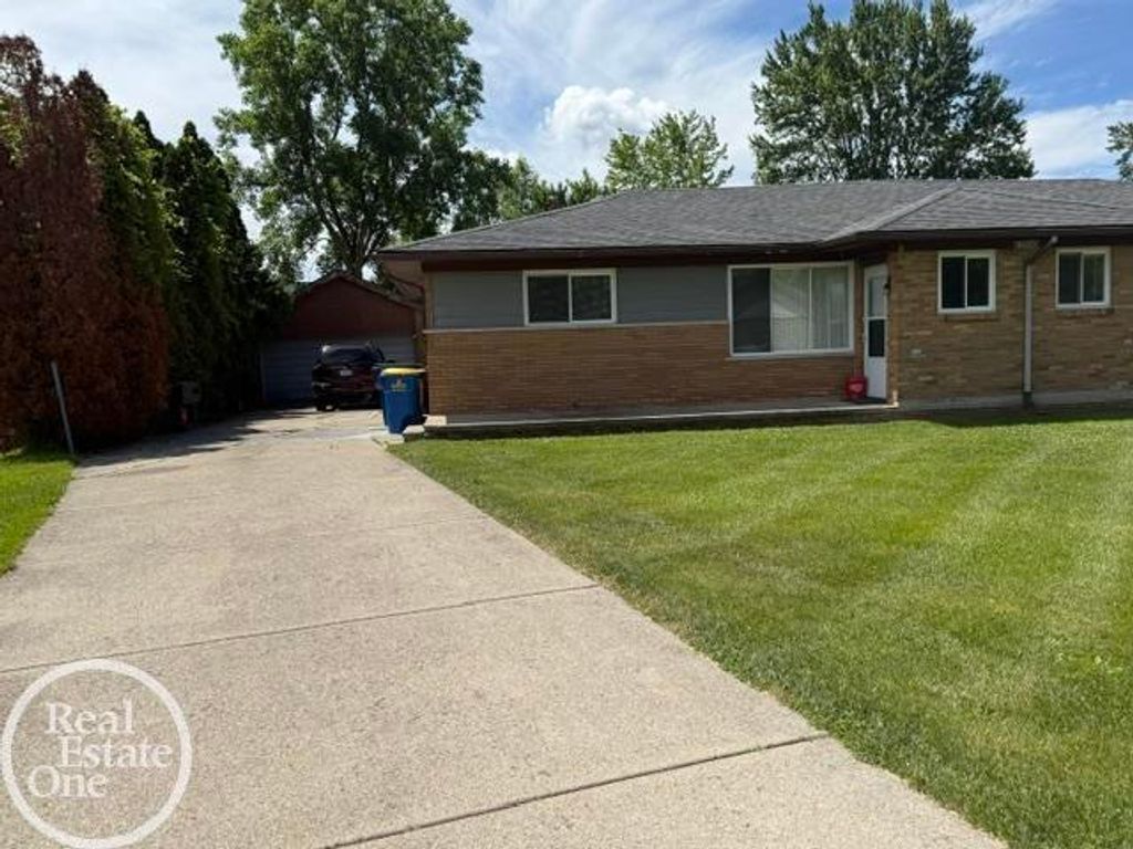 27550 E Schiller Street, Chesterfield Twp, MI 48047