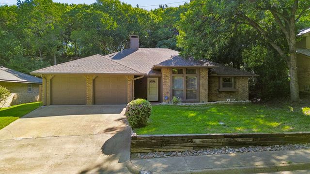 824 Cherlynne Drive, Cedar Hill, TX 75104