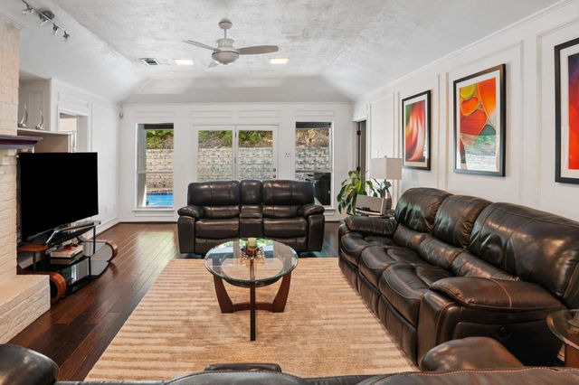 824 Cherlynne Drive, Cedar Hill, TX 75104