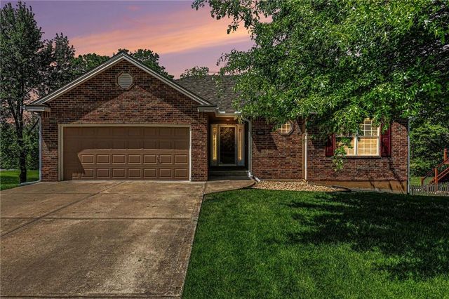 10208 N Spruce Avenue, Kansas City, MO 64156