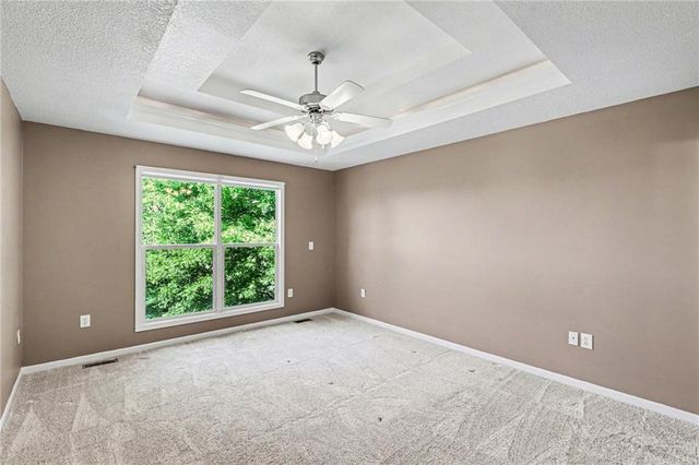 10208 N Spruce Avenue, Kansas City, MO 64156