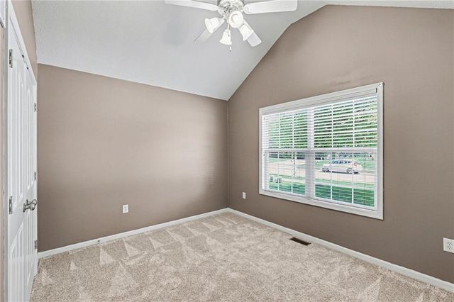 10208 N Spruce Avenue, Kansas City, MO 64156