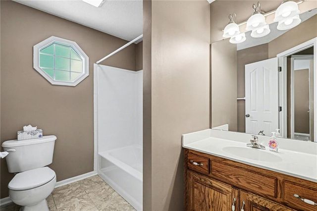 10208 N Spruce Avenue, Kansas City, MO 64156