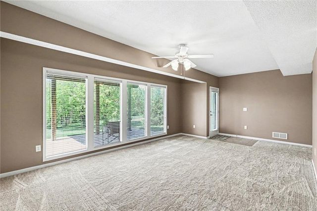 10208 N Spruce Avenue, Kansas City, MO 64156