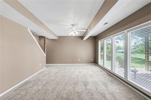 10208 N Spruce Avenue, Kansas City, MO 64156