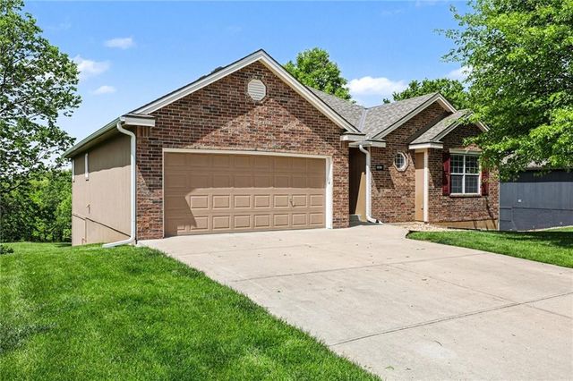 10208 N Spruce Avenue, Kansas City, MO 64156