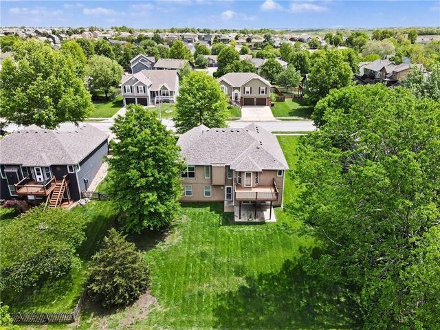 10208 N Spruce Avenue, Kansas City, MO 64156