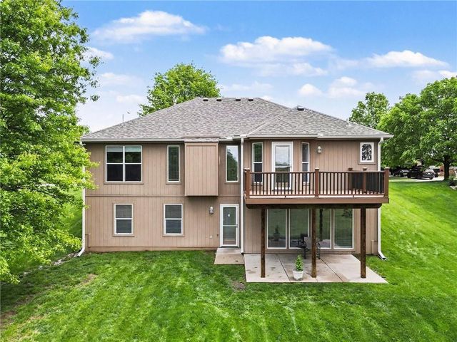 10208 N Spruce Avenue, Kansas City, MO 64156