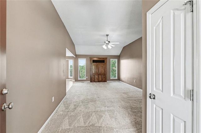 10208 N Spruce Avenue, Kansas City, MO 64156