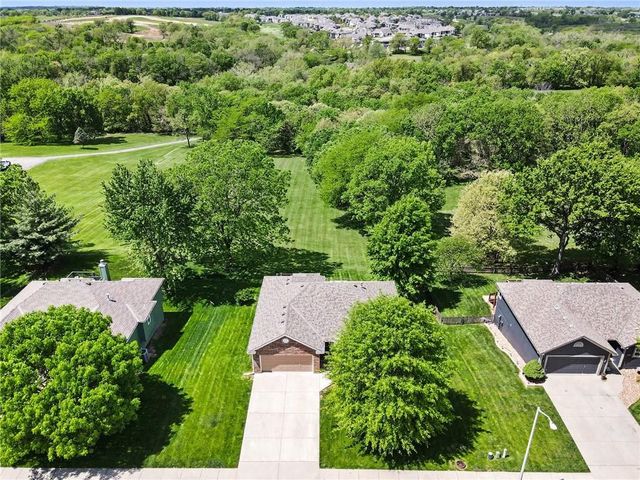 10208 N Spruce Avenue, Kansas City, MO 64156