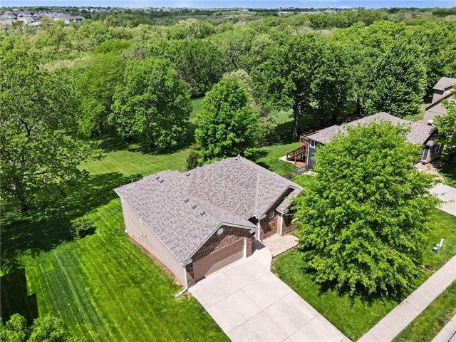 10208 N Spruce Avenue, Kansas City, MO 64156