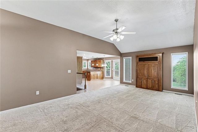 10208 N Spruce Avenue, Kansas City, MO 64156