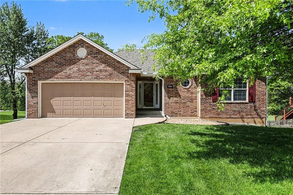 10208 N Spruce Avenue, Kansas City, MO 64156