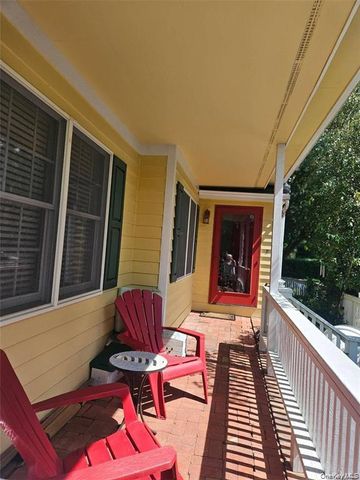 10 Phyllis Road, Mastic Beach, NY 11951