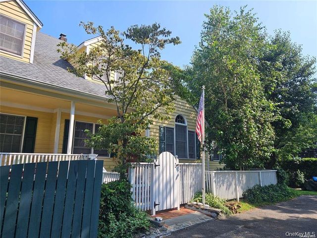 10 Phyllis Road, Mastic Beach, NY 11951