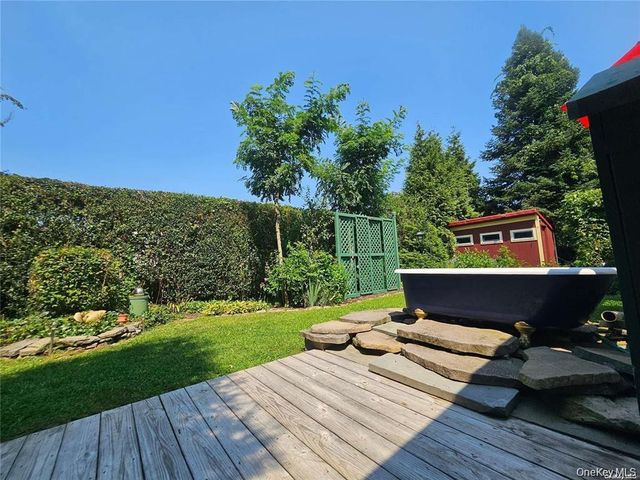 10 Phyllis Road, Mastic Beach, NY 11951