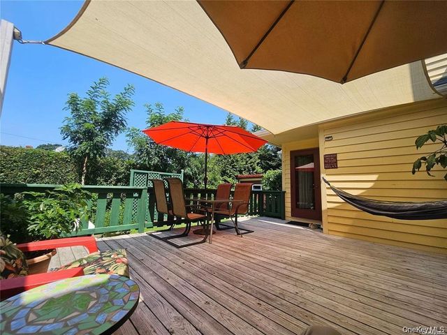 10 Phyllis Road, Mastic Beach, NY 11951