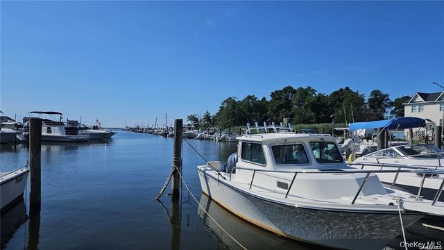10 Phyllis Road, Mastic Beach, NY 11951