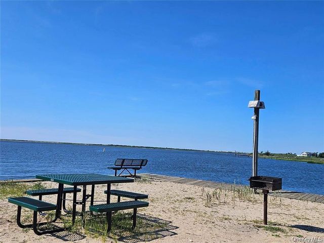 10 Phyllis Road, Mastic Beach, NY 11951